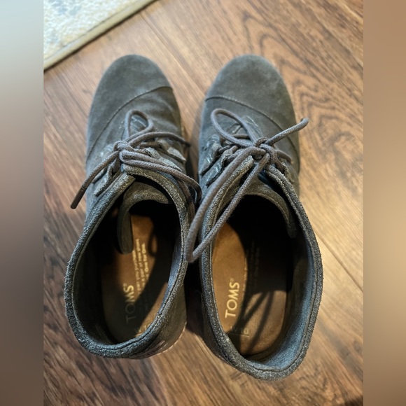 Like new TOMS Desert Wedge Bootie Size 10 Dark Gray/Green - Picture 8 of 8